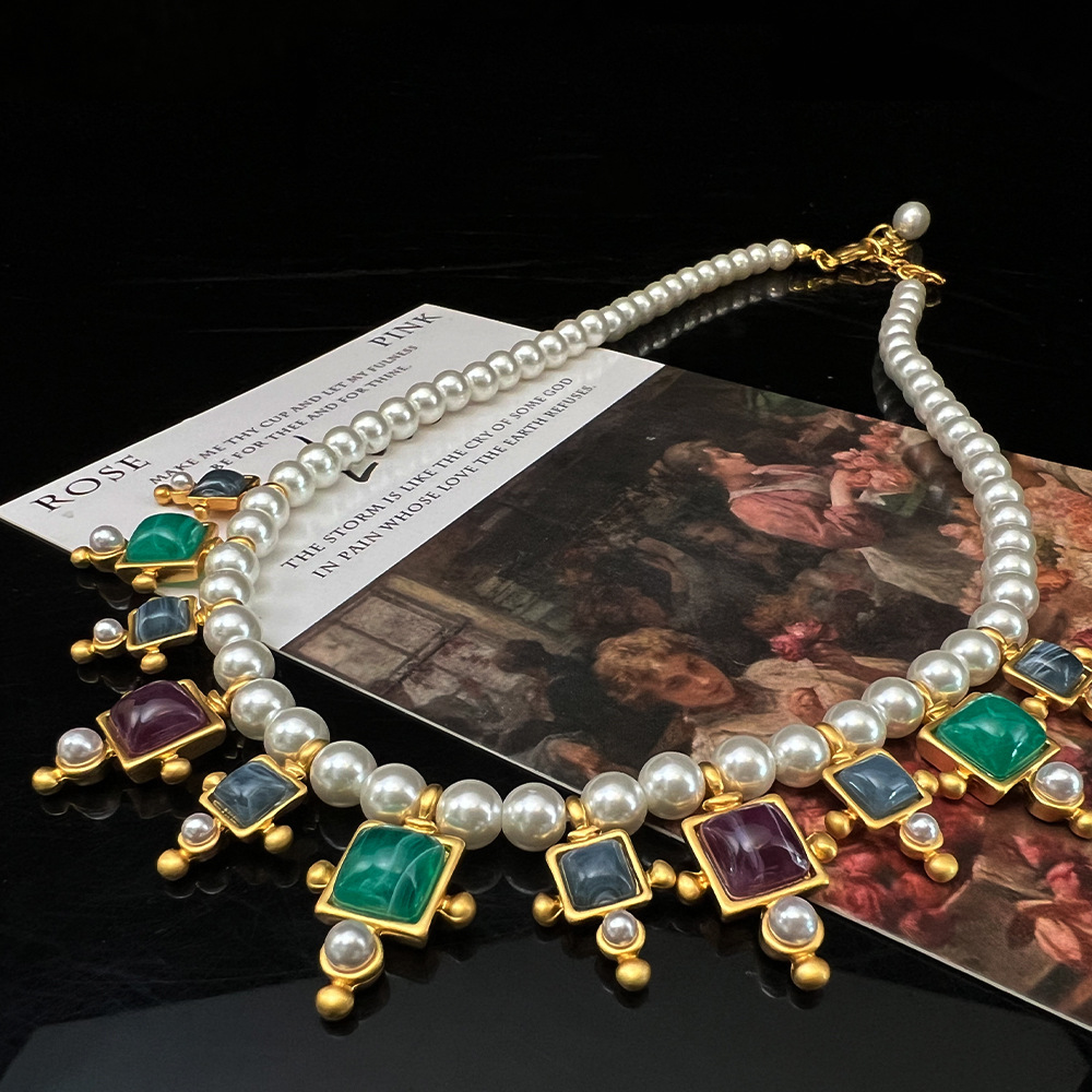 Collar de perlas bañado en cobre