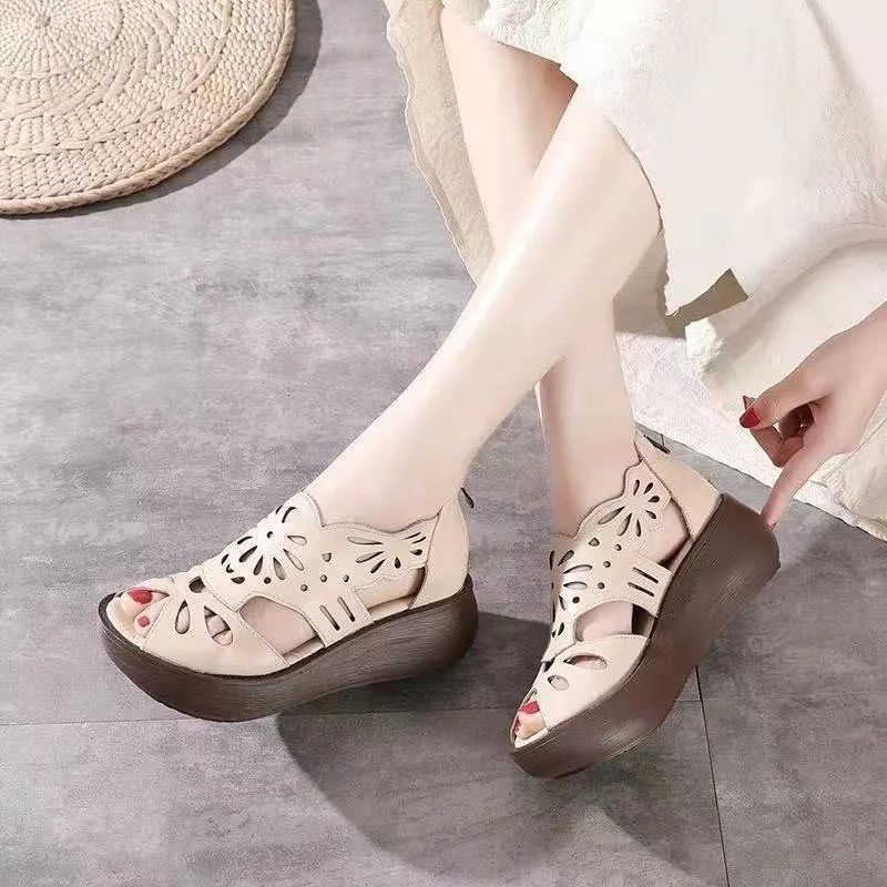 Sandalias de plataforma con recortes