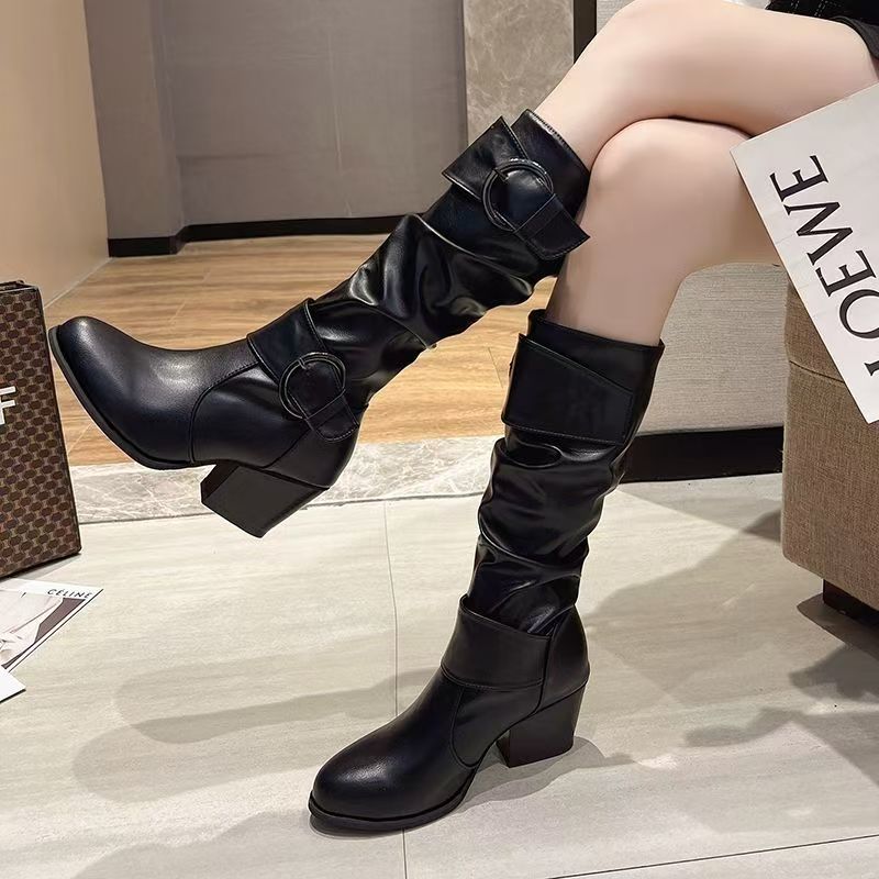 Botas de tacón alto con hebilla