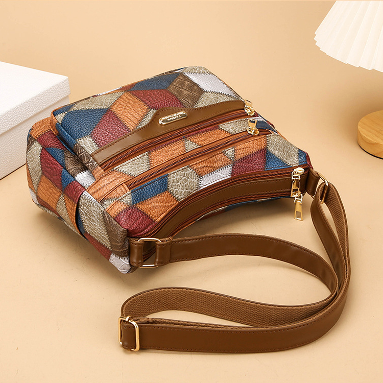 Bolso de piel con bloques de color
