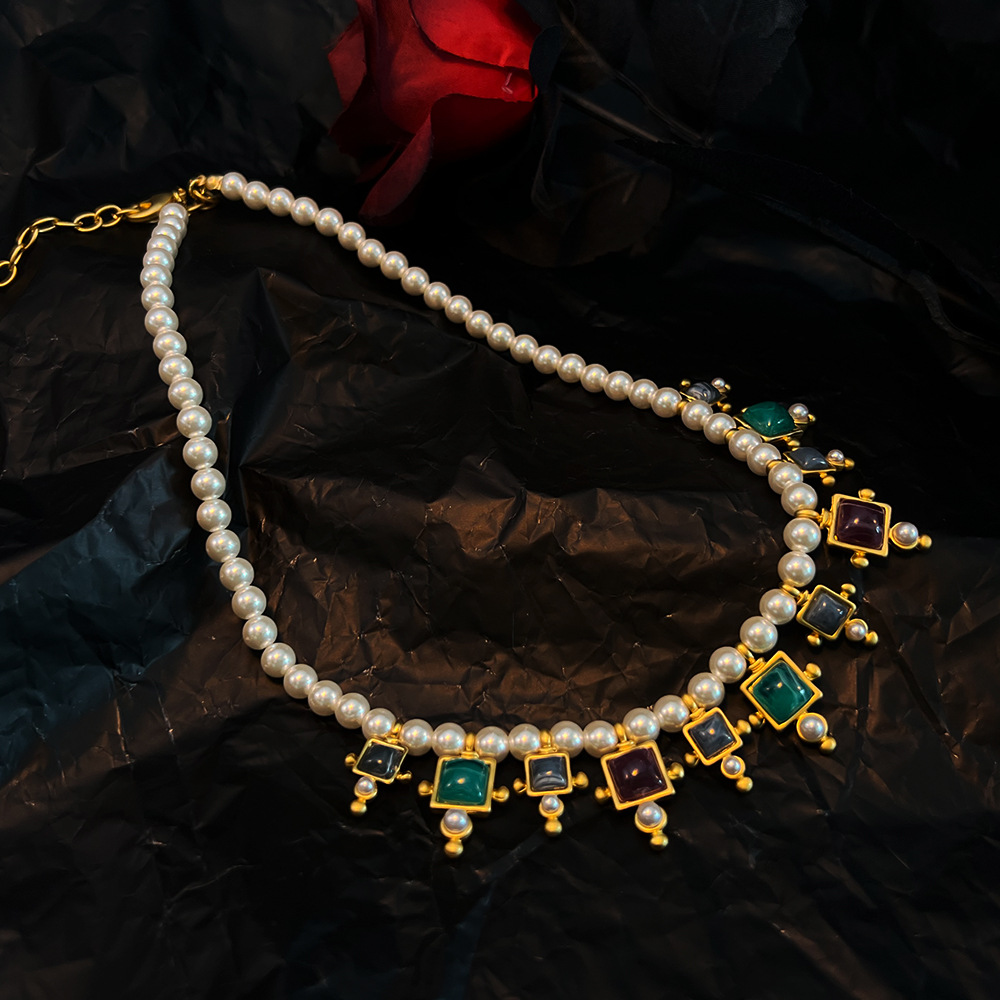 Collar de perlas bañado en cobre