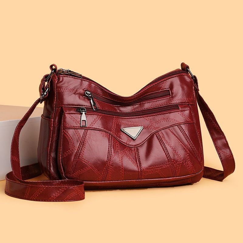 Bolso bandolera con textura de piel