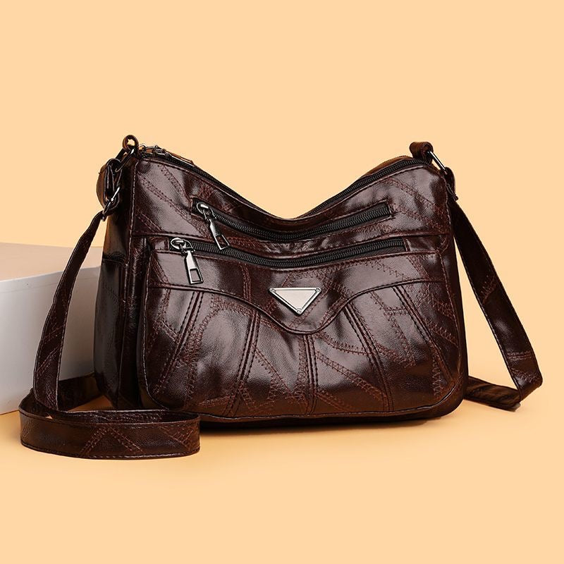 Bolso bandolera con textura de piel