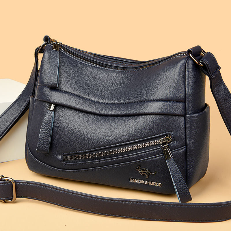 Bolso de piel con cremallera inclinada