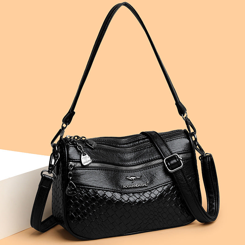 Bolso de hombro con cremallera tejida en cuero suave