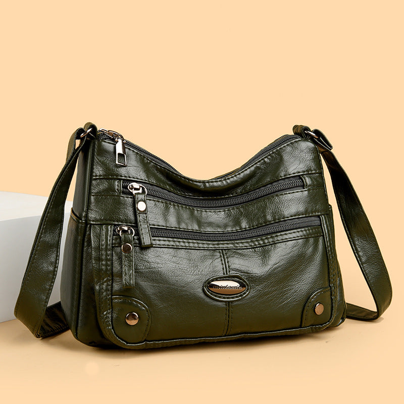 Bolso de piel con etiqueta de hierro ovalada