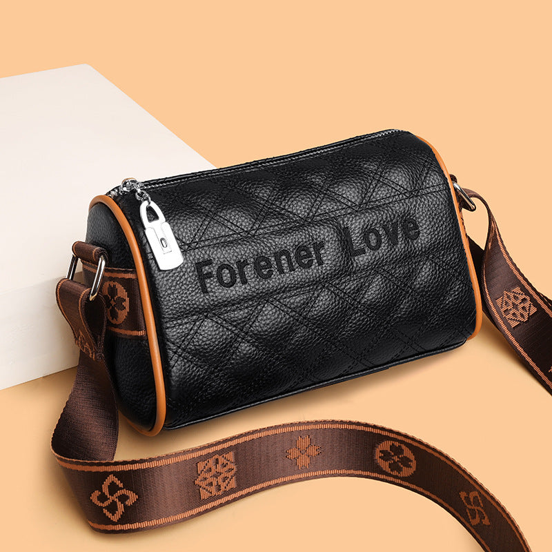 Bolso de piel con letras