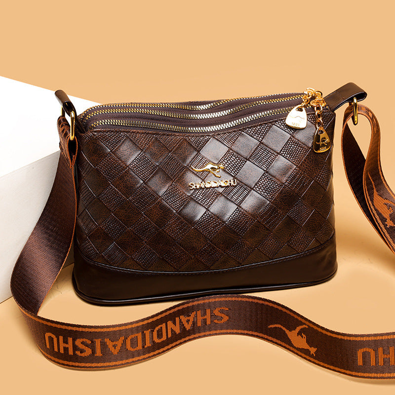 Bolso bandolera de piel suave con estampado de rombos