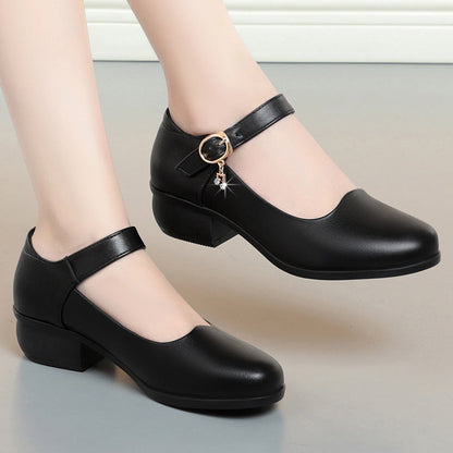 Zapatos de piel con tacón grueso y punta redonda