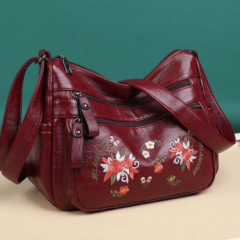 Bolso de piel con estampado bordado