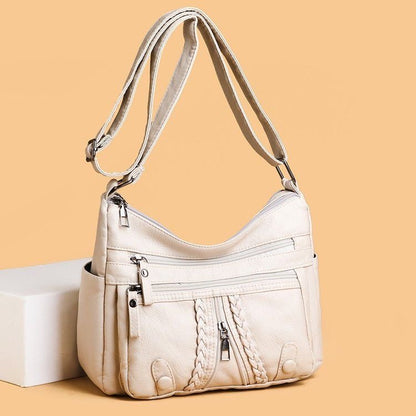 Bolso de piel con adornos de cremallera