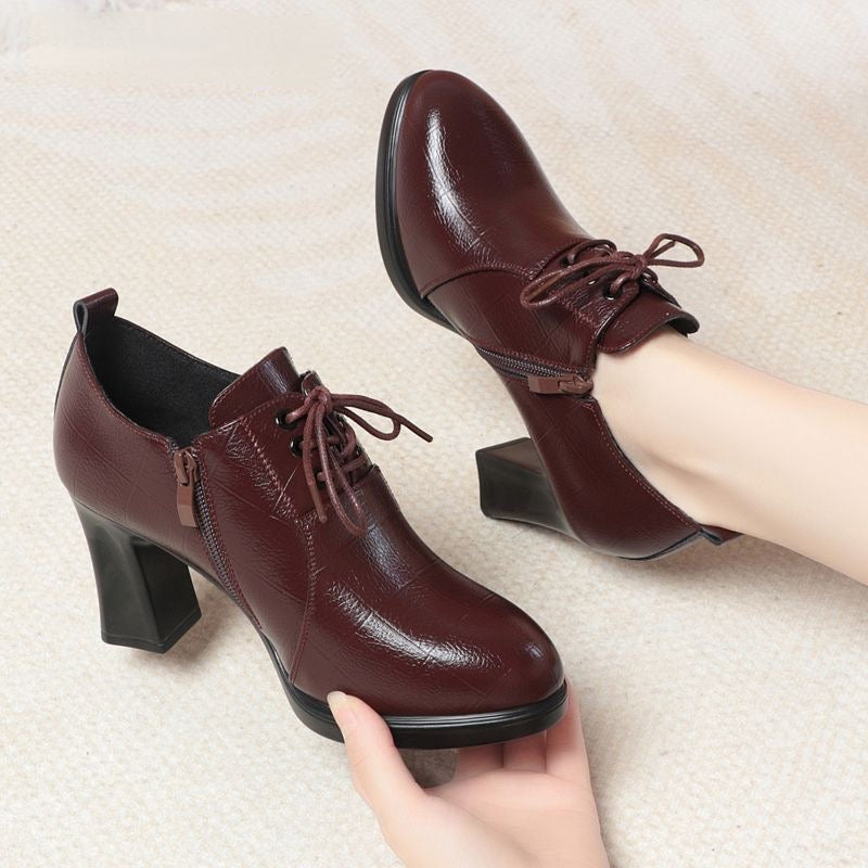 Tacones altos con cordones
