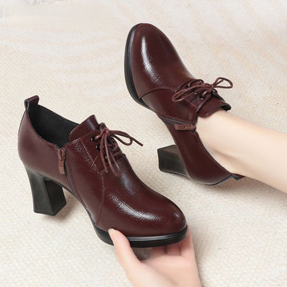 Tacones altos con cordones