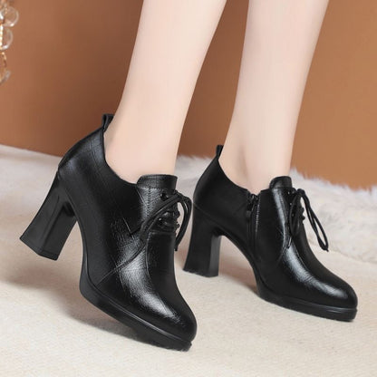 Tacones altos con cordones