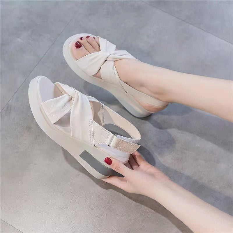 Sandalias con entrecruzamiento de lazo
