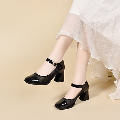 Zapatos de tacón de malla con logotipo