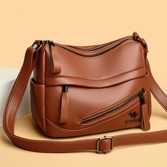 Bolso de piel con cremallera inclinada