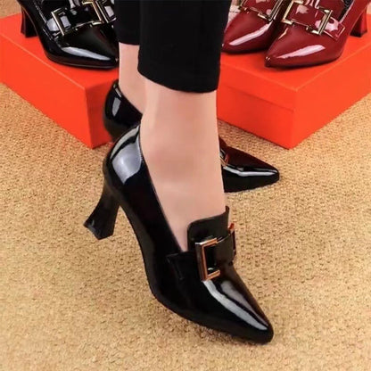 Tacones altos con temperamento puntiagudo