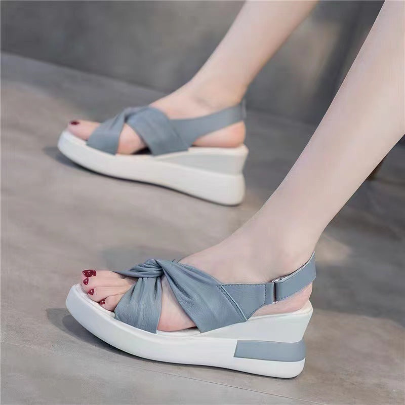 Sandalias con entrecruzamiento de lazo