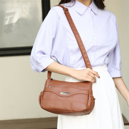 Bolso sencillo e informal de piel suave