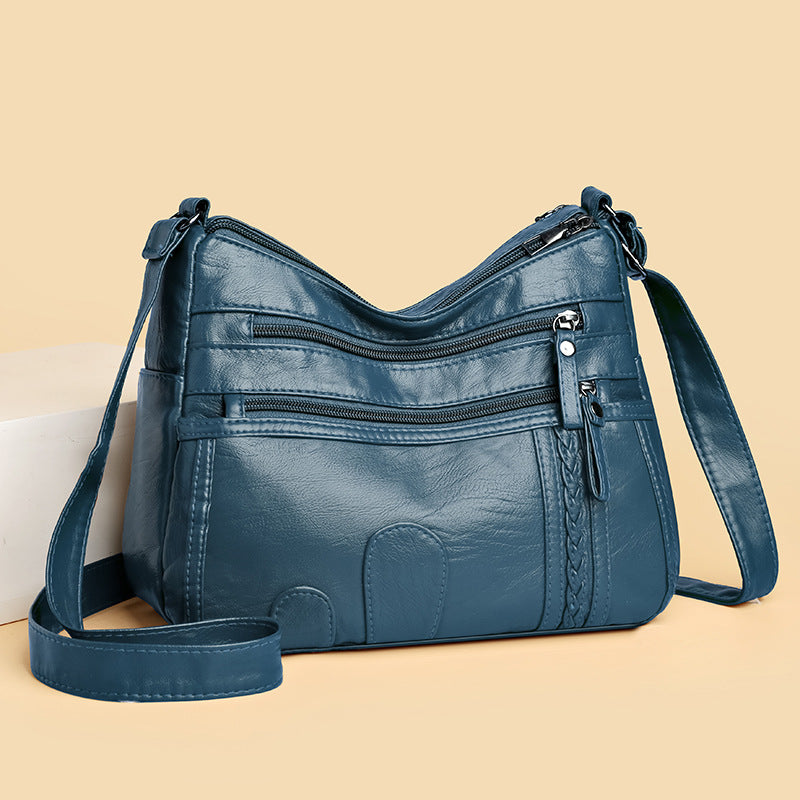Bolso de piel tejido con forma de nube