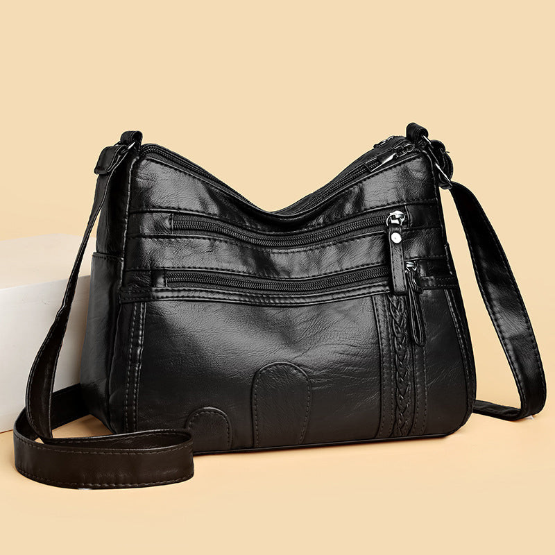 Bolso de piel tejido con forma de nube