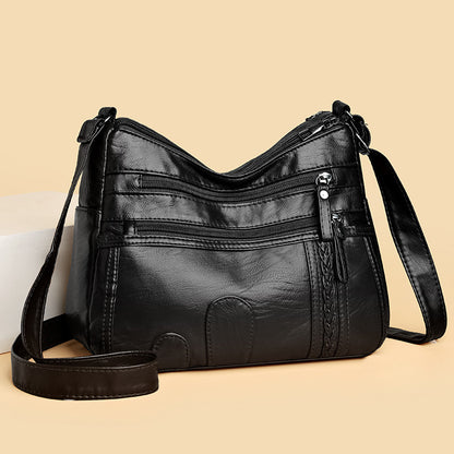 Bolso de piel tejido con forma de nube